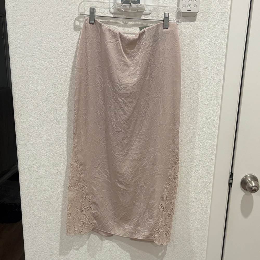 H&M Beige Lace Pencil Skirt